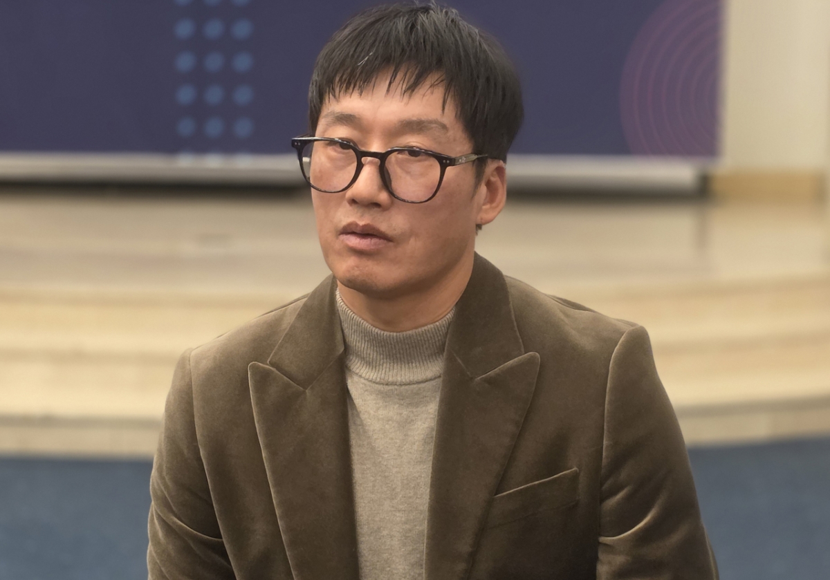 25일 서울 서대문구 스위스 그랜드 호텔에서 열리는 하나은행 K리그2 2026 개막 미디어데이를 앞두고 취재진과 만난 이정효 수원 삼성 감독. /사진=김명석 기자