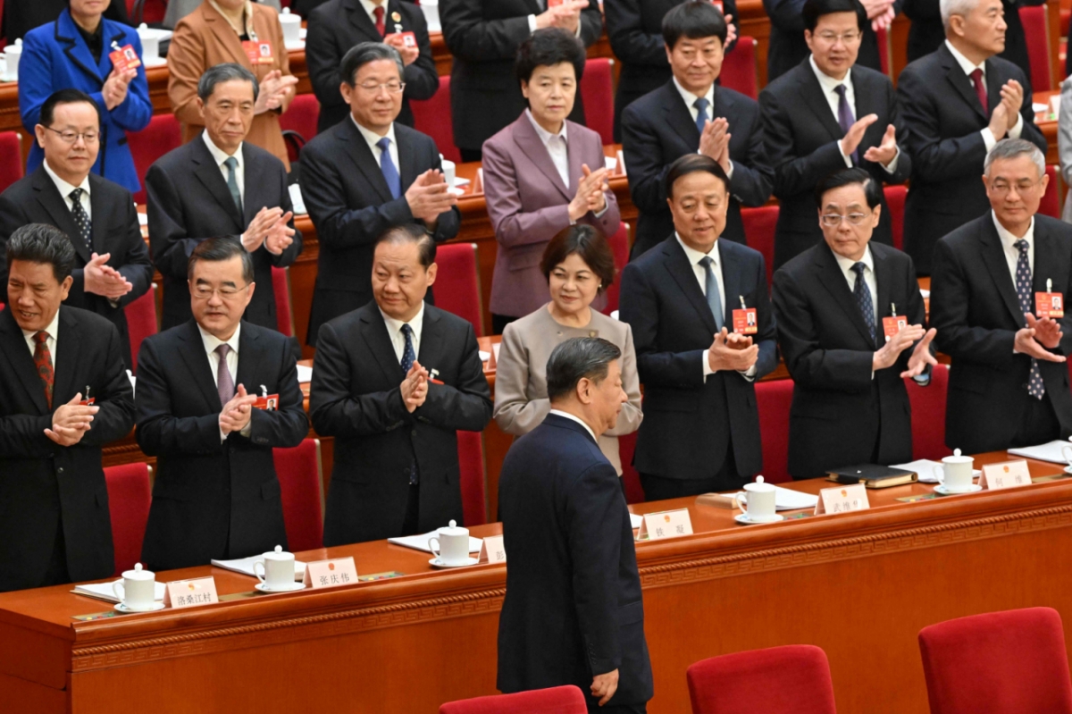 (베이징 AFP=뉴스1) = 시진핑 중국 국가주석이 2025년 3월 8일(현지시간) 베이징 인민대회당에서 열린 전국인민대표대회(전인대) 둘째 날 회의에 도착을 하고 있다.