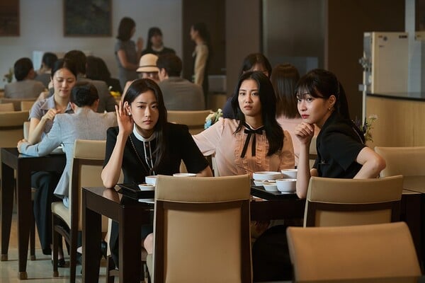 '파반느' 이이담(맨왼쪽), 사진제공=넷플릭스