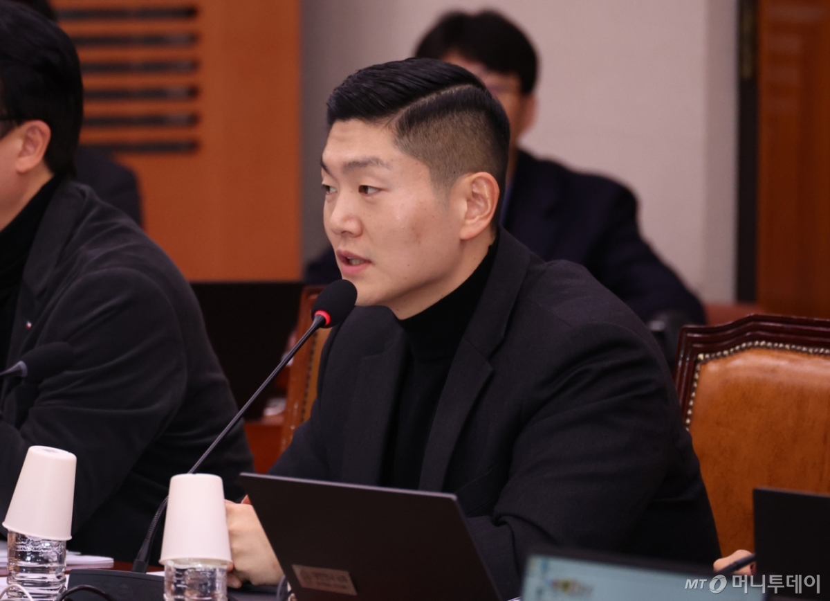 국회 법제사법위원회에 보임된 김재섭 국민의힘 의원이 지난해 12월 3일 서울 여의도 국회에서 열린 전체회의에서 인사말을 하고 있다. /사진=뉴시스