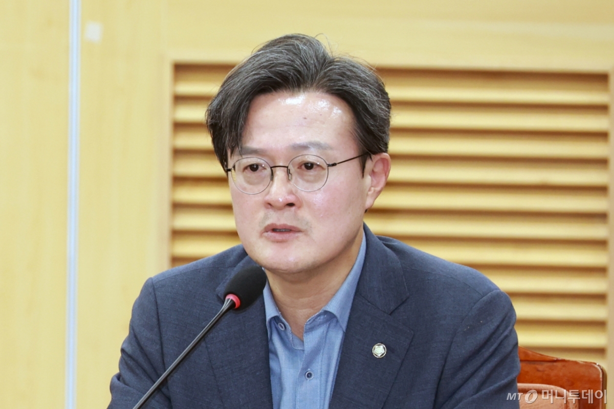 채현일 더불어민주당 의원이 지난해 12월 2일 서울 여의도 국회 의원회관에서 열린 공공임대 공실개선 미니정책 TF 성과발표회에서 인사말을 하고 있다. /사진=뉴시스