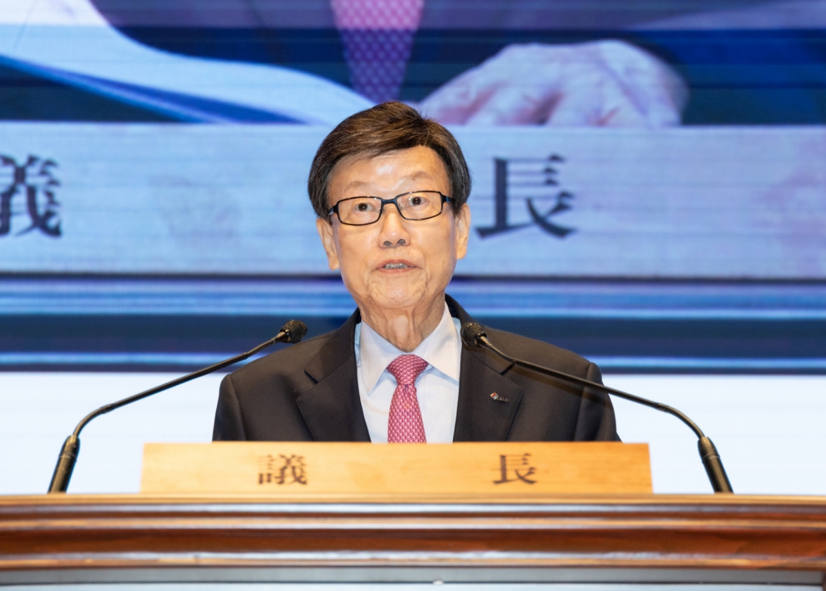 25일 서울 강남구 삼성동 코엑스에서 열린 2026년도 한국무역협회 정기총회에서 윤진식 한국무역협회 회장이 개회사를 하고 있다.