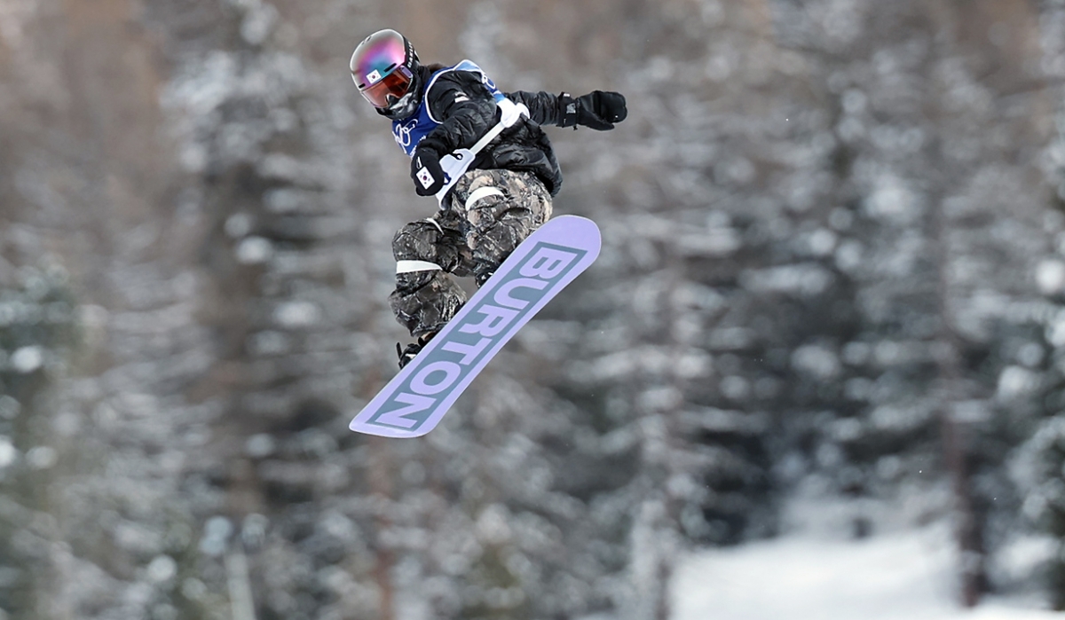 리비스노보드 유승은이 지난 18일(현지시간) 이탈리아 리비뇨 스노파크에서 열린 2026 밀라노·코르티나담페초 동계올림픽 스노보드 여자 슬로프스타일 결선에 출전해 경기를 펼치고 있다. /사진 = 뉴스1
