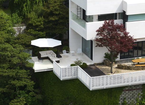 경기 가평에 위치한 마콤(Maqom) 외부 모습./사진제공=빌라모자이크