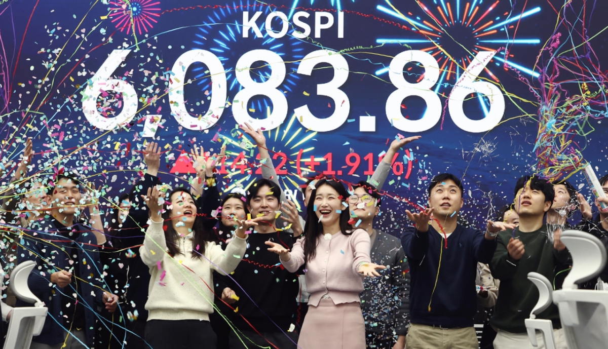 코스피 6083.86 마감…전대미문의 6000 시대