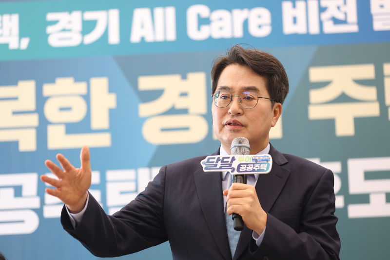 김동연 경기도지사가 25일 남양주 다산지금지구 내 '경기 유니티'에서 열린 타운홀미팅에서'경기도형 공공주택, 경기 올 케어 비전'을 발표하고 있다./사진제공=경기도