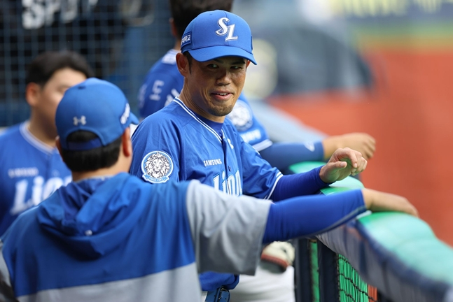 지난해 7월 잠실구장에서 열린 두산과 원정경기 당시 이마에 코치의 모습. /사진=삼성 라이온즈