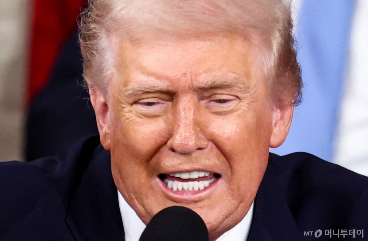 (워싱턴DC 로이터=뉴스1) 이정환 기자 = 도널드 트럼프 미국 대통령이 24일(현지시간) 워싱턴 DC 미국 국회의사당 하원 회의장에서 2기 첫 국정연설을 하고 있다. 2026.02.24. ⓒ 로이터=뉴스1 Copyright © 뉴스1. All rights reserved. 무단 전재 및 재배포, AI학습 이용 금지. /사진=(워싱턴DC 로이터=뉴스1) 이정환 기자