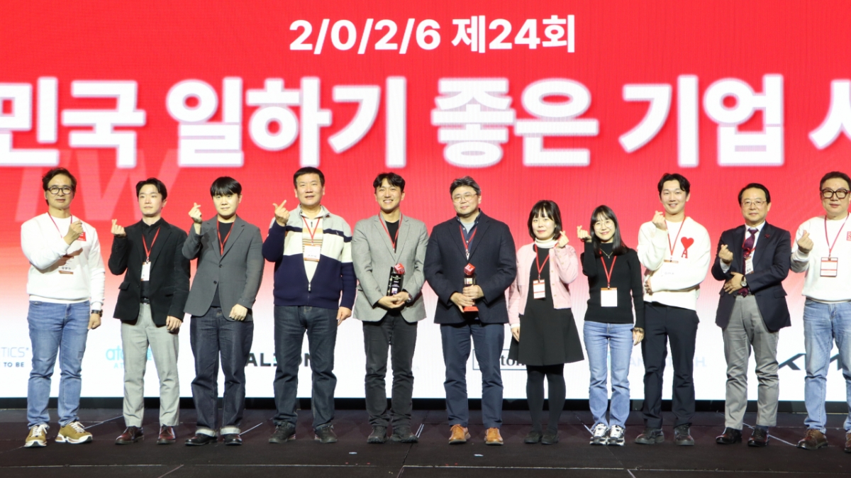 기아가 지난 25일 여의도 콘래드 호텔에서 열린 ‘GPTW 경영 혁신 컨퍼런스’에서 ‘대한민국 일하기 좋은 100대 기업’을 수상했다고 26일 밝혔다./사진제공=기아