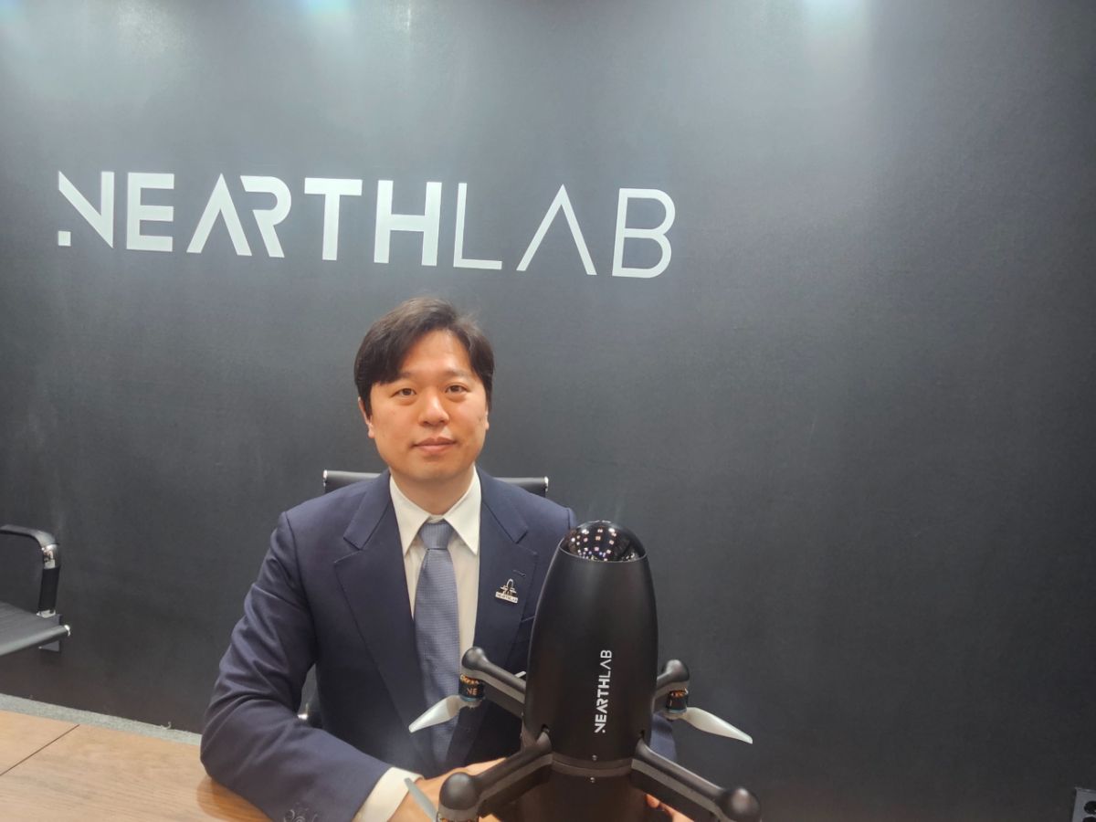 최재혁 니어스랩 대표가 자동 요격 드론 '카이든'에 대해 설명하고 있다./사진=박기영 기자