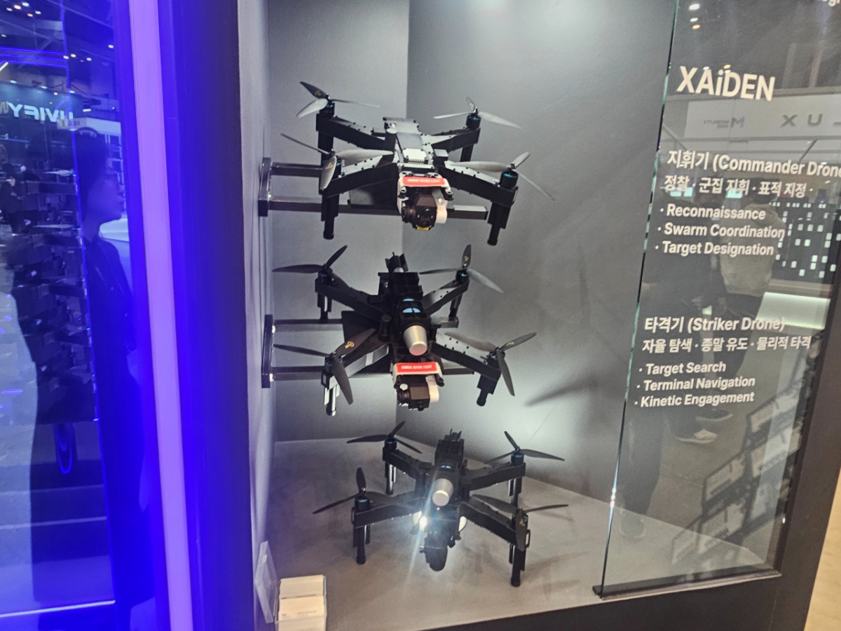 DSK2026 니어스랩 부스에 전시된 군집 공격드론 '자이든'./사진=박기영 기자