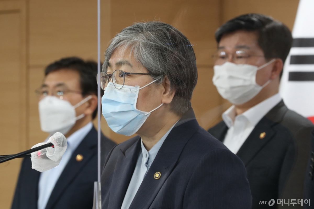 정은경 질병관리청장이 3일 오후 종로구 정부서울청사 브리핑룸에서 코로나19 대응 특별방역점검회의 결과를 브리핑하고 있다. /사진=이기범 기자 leekb@