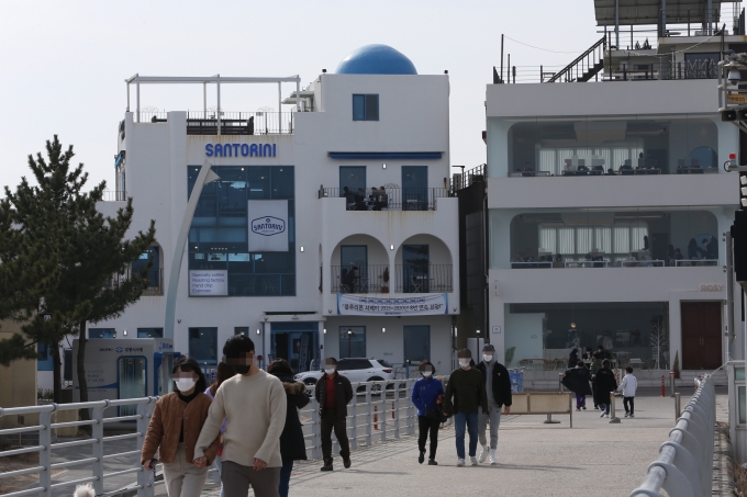 ▲강릉 안목해변 커피거리/사진=뉴시스