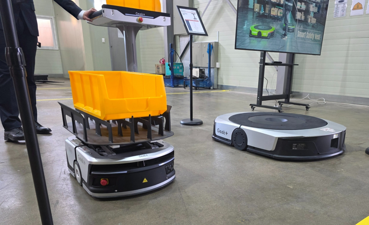  삼성로지피아는 5~10년 뒤 미래도 내다보고 있었다. 미래 전략 법인 '로지버스'를 세우고 자율이동로봇(AMR) 믈류 공급 사업을 추진 중이다. /사진=이병권 기자