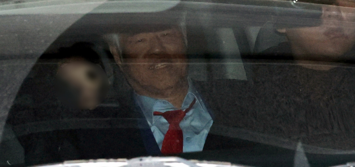 서울서부지법 폭동 사태의 배후로 지목된 전광훈 사랑제일교회 목사가 지난달 22일 오전 서울 성북경찰서에서 서울서부지검으로 구속 송치되고 있다. /사진=뉴시스.