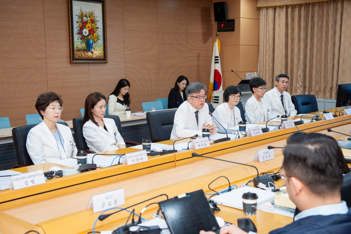 국립암센터가 27일 경기 일산 국립암센터 검진동에서 '소아청소년암 진료 및 연구 발전 심포지엄' 기자 간담회를 진행하고 있다. /사진제공=국립암센터