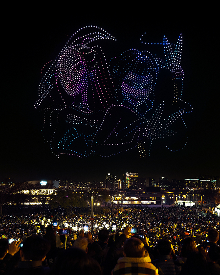 유비아피가 연출한 '케이팝 데몬 헌터스' 드론쇼/사진제공=유비파이