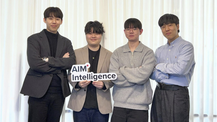 (왼쪽부터)박하언 에임인텔리전스 CTO, 유상윤 에임인텔리전스 CEO, 이원준 연세대 연구원, 이도현 서울대 연구원 /사진=에임인텔리전스 제공