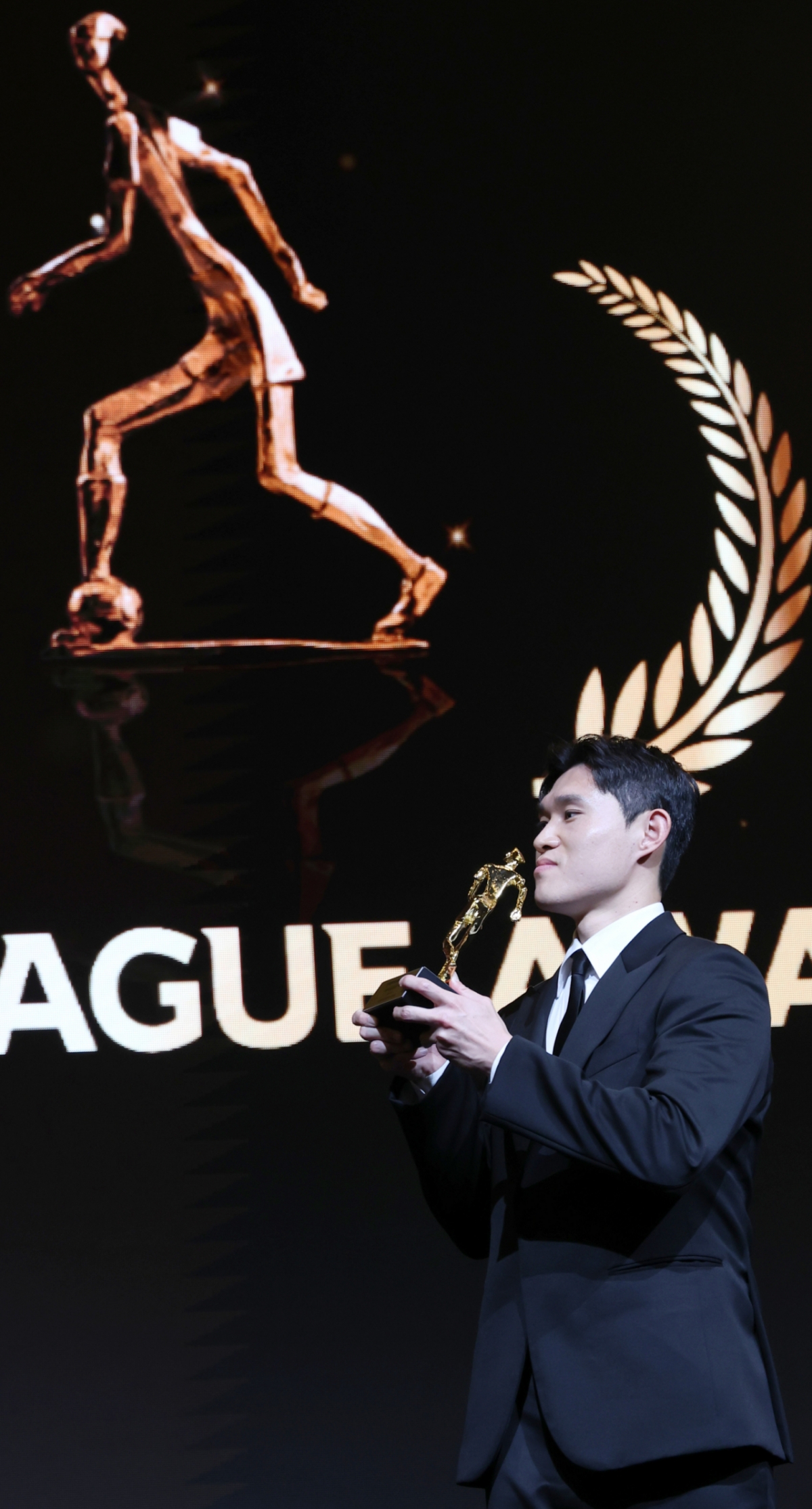 지난해 K리그1 최우수선수(MVP)상을 수상한 울산 HD 이동경. /사진=강영조 선임기자