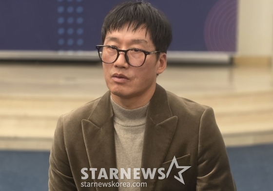 25일 서울 서대문구 스위스 그랜드 호텔에서 열리는 하나은행 K리그2 2026 개막 미디어데이를 앞두고 취재진과 만난 이정효 수원 삼성 감독. /사진=김명석 기자