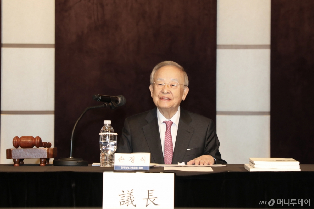 (서울=뉴스1) = 손경식 한국경영자총협회 회장이 24일 오전 서울 중구 웨스틴 조선호텔에서 열린 제57회 정기총회에서 발언을 하고 있다. (한국경영자총협회 제공. 재판매 및 DB 금지) 2026.2.24/뉴스1 Copyright © 뉴스1. All rights reserved. 무단 전재 및 재배포, AI학습 이용 금지. /사진=(서울=뉴스1)