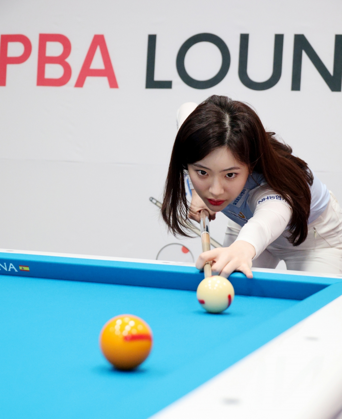 인터뷰를 앞두고 시범을 보이고 있는 정수빈.  /사진=강영조 선임기자