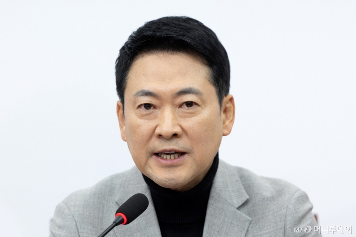 (서울=뉴스1) 이승배 기자 = 장동혁 국민의힘 대표가 26일 서울 여의도 국회에서 열린 최고위원회의에서 모두발언하고 있다. 2026.2.26/뉴스1 Copyright © 뉴스1. All rights reserved. 무단 전재 및 재배포, AI학습 이용 금지. /사진=(서울=뉴스1) 이승배 기자