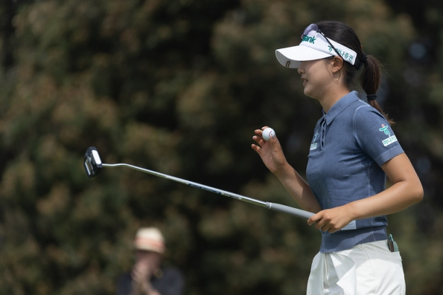 오수민이 1일 유럽여자프로골프투어 포드 위민스 NSW 오픈 최종라운드에서 퍼트를 성공시키고 있다. /사진=LET 제공