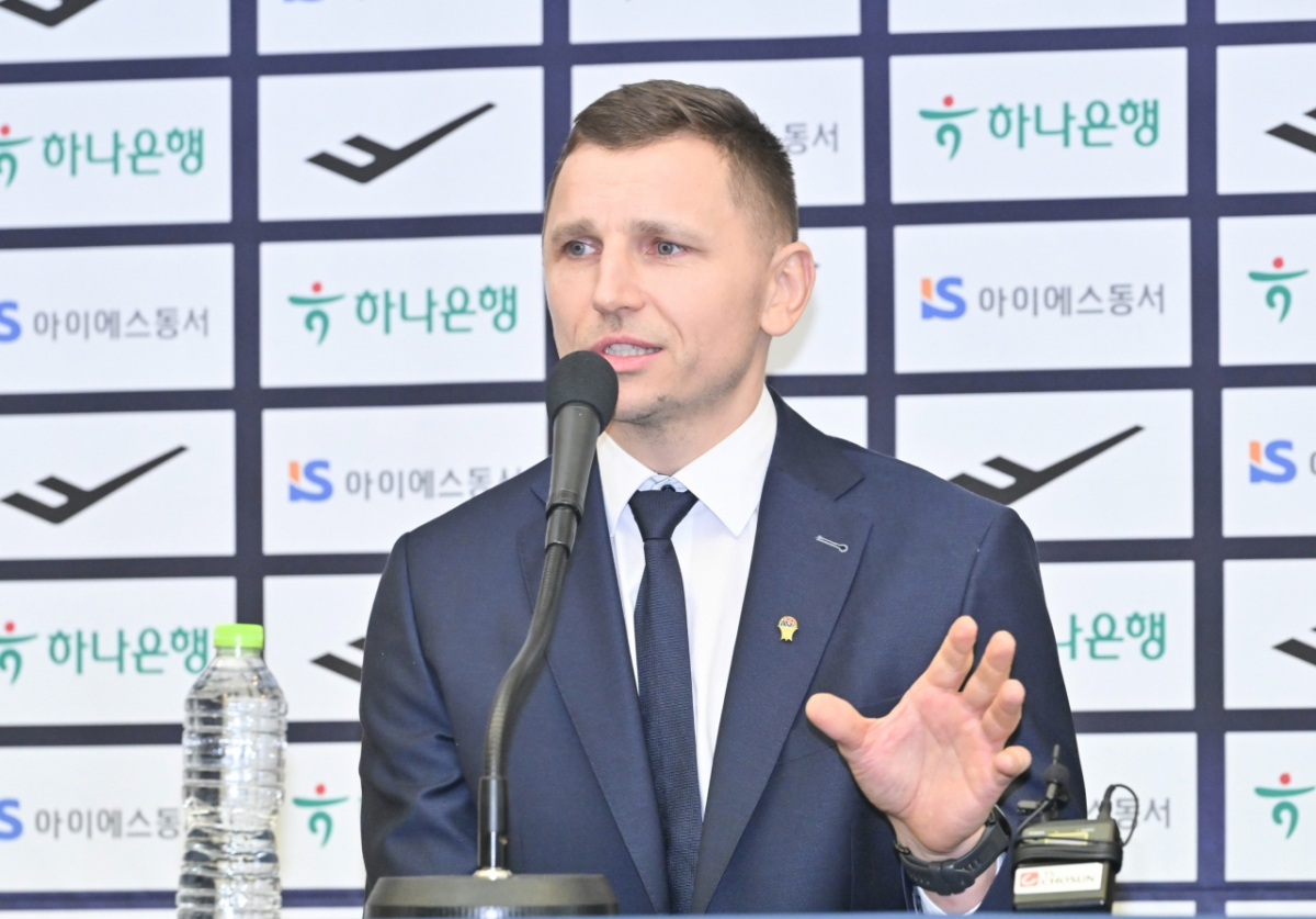 니콜라이스 마줄스 감독. /사진=대한민국농구협회 제공