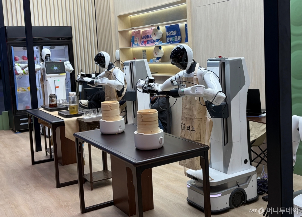차이나 모바일이 전시한 로봇 레스토랑/사진=윤지혜 기자