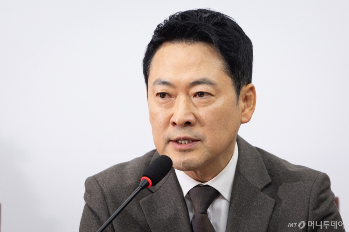 (서울=뉴스1) 유승관 기자 = 장동혁 국민의힘 대표가 2일 서울 여의도 국회에서 열린 최고위원회의에서 모두 발언을 하고 있다. 2026.3.2/뉴스1  Copyright © 뉴스1. All rights reserved. 무단 전재 및 재배포,  AI학습 이용 금지. /사진=(서울=뉴스1) 유승관 기자