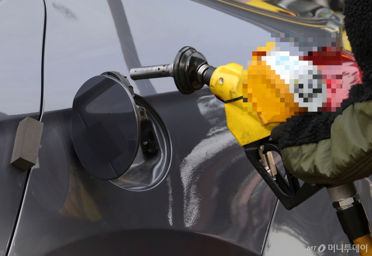 미국·이스라엘의 이란 타격 영향으로 국제 유가가 급등할 가능성이 커지고 있다. 국내 주유소 휘발유와 경유 가격은 2주 연속 동반 상승했다. /사진=뉴스1