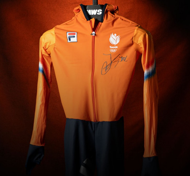 경매에 오른 유타 레이르담의 실착 유니폼. /사진=더선 갈무리