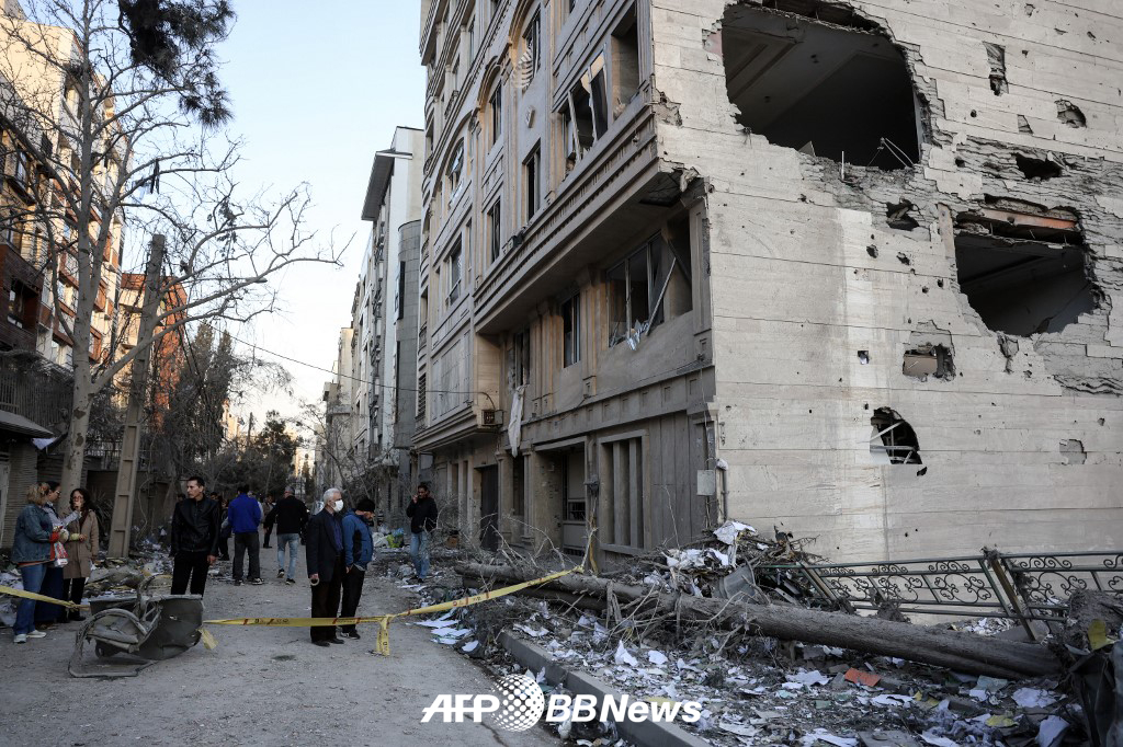 이란을 겨냥한 미국과 이스라엘의 공격을 받은 이란 테헤란 건물. /AFPBBNews=뉴스1