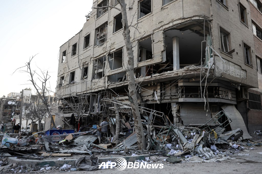 이란을 겨냥한 미국과 이스라엘의 공격을 받은 이란 테헤란 건물. /AFPBBNews=뉴스1