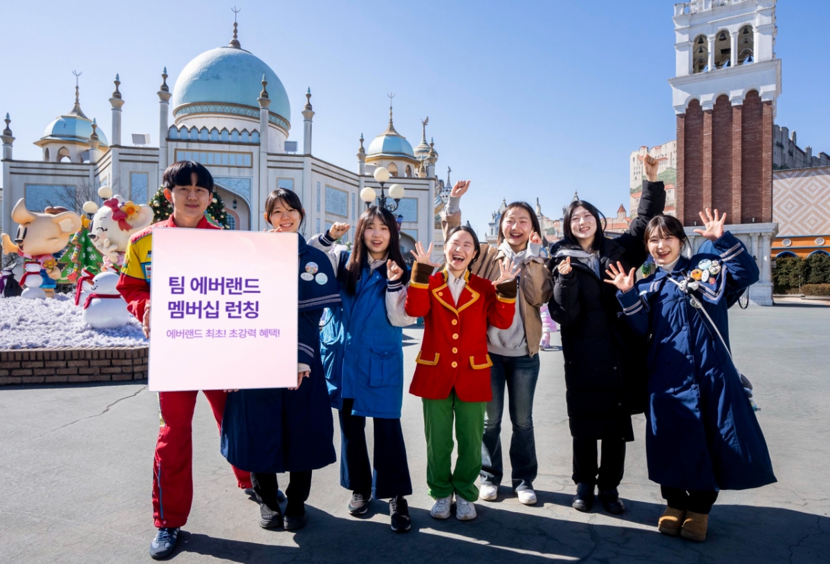 '팀 에버랜드' 멤버십을 소개하는 모델. /사진제공=에버랜