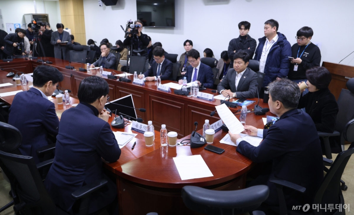 (서울=뉴스1) 신웅수 기자 = 김영배 더불어민주당 외교통일위원회 간사 3일 서울 여의도 국회 의원회관에서 열린 이란사태 관련 당·정간담회에서 발언하고 있다. 2026.3.3/뉴스1 Copyright © 뉴스1. All rights reserved. 무단 전재 및 재배포, AI학습 이용 금지. /사진=(서울=뉴스1) 신웅수 기자