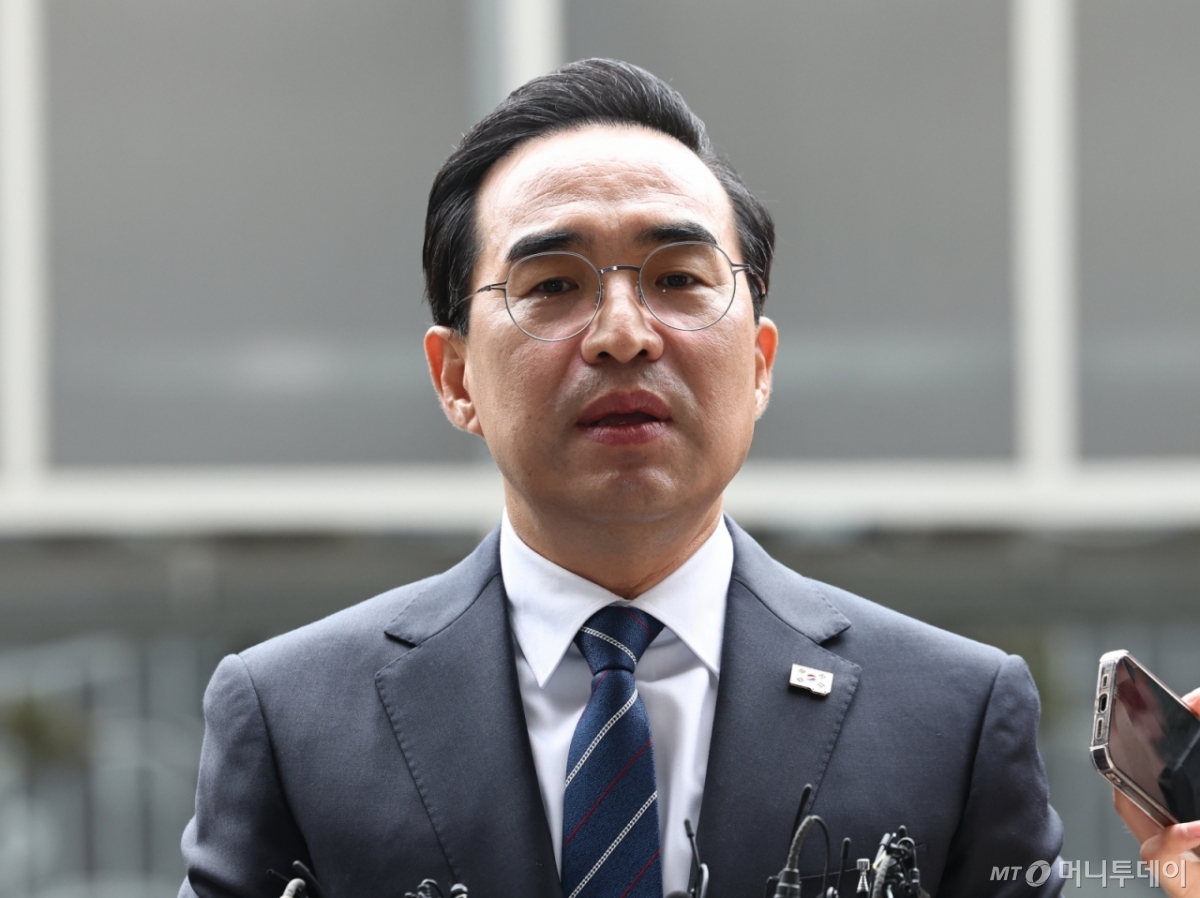 (서울=뉴스1) 최지환 기자 = 박홍근 초대 기획예산처 장관 후보자가 3일 오전 서울 중구 예금보험공사 본사에 마련된 인사청문회 준비 사무실로 출근하며 지명 소감을 밝히고 있다. 2026.3.3/뉴스1 Copyright © 뉴스1. All rights reserved. 무단 전재 및 재배포, AI학습 이용 금지. /사진=(서울=뉴스1) 최지환 기자