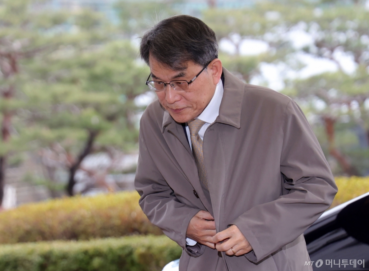 퇴임을 앞둔 노태악 대법관이 3일 오전 서울 서초구 대법원 청사로 들어서고 있다./사진=머니투데이 DB