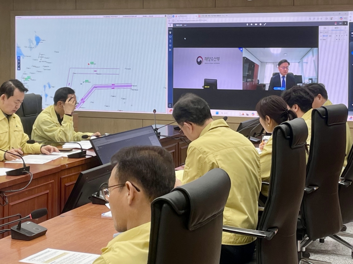 김성범 해수부 차관이 3일 중동 상황과 관련한 대응 상황 점검회의를 진행하고 있다./사진=해수부 제공.