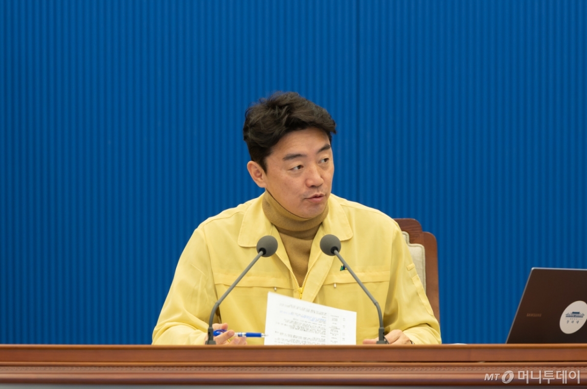 (서울=뉴스1) 이재명 기자 = 강훈식 대통령 비서실장이 2일 청와대에서 주간업무회의를 주재하고 있다. (청와대 제공. 재판매 및 DB 금지) 2026.3.2/뉴스1 Copyright © 뉴스1. All rights reserved. 무단 전재 및 재배포, AI학습 이용 금지. /사진=(서울=뉴스1) 이재명 기자
