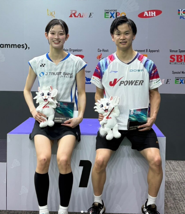 2일 타구치 마야(왼쪽)가 자신의 개인 SNS를 통해 와타나베 유타와 함께 찍은 사진을 올렸다. /사진=타구치 마야 SNS