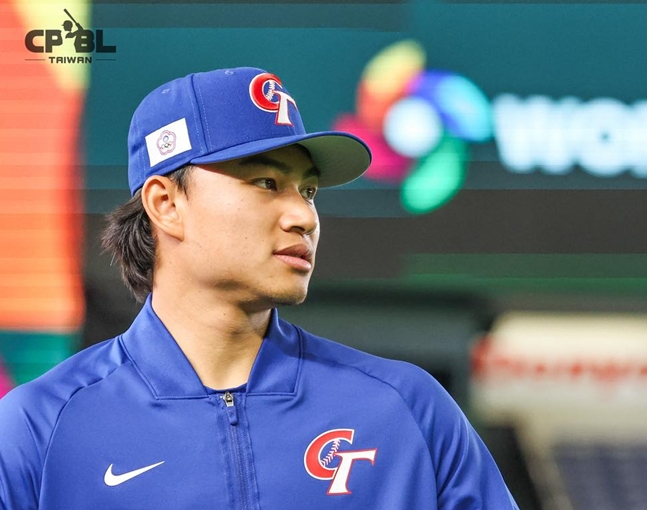 대만의 문동주라는 별명을 지닌 쉬러시가 도쿄돔에서 몸을 풀고 있다. /사진=CPBL 공식 SNS