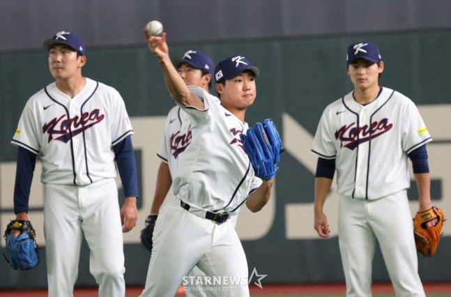 훈련을 하고 있는 정우주. /사진=강영조 선임기자