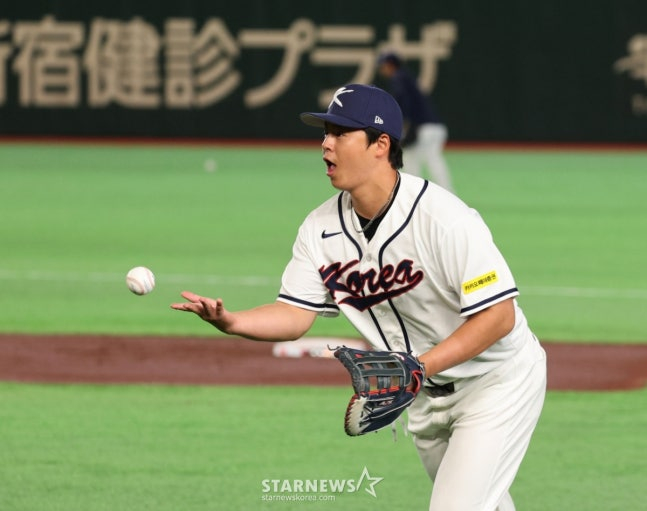 수비 훈련을 하고 있는 노시환. /사진=강영조 선임기자