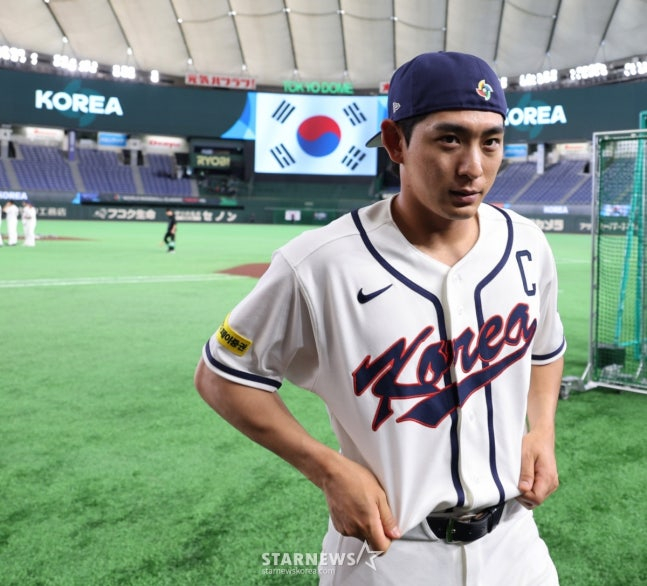 훈련을 마치고 더그아웃으로 들어가는 이정후. /사진=강영조 선임기자