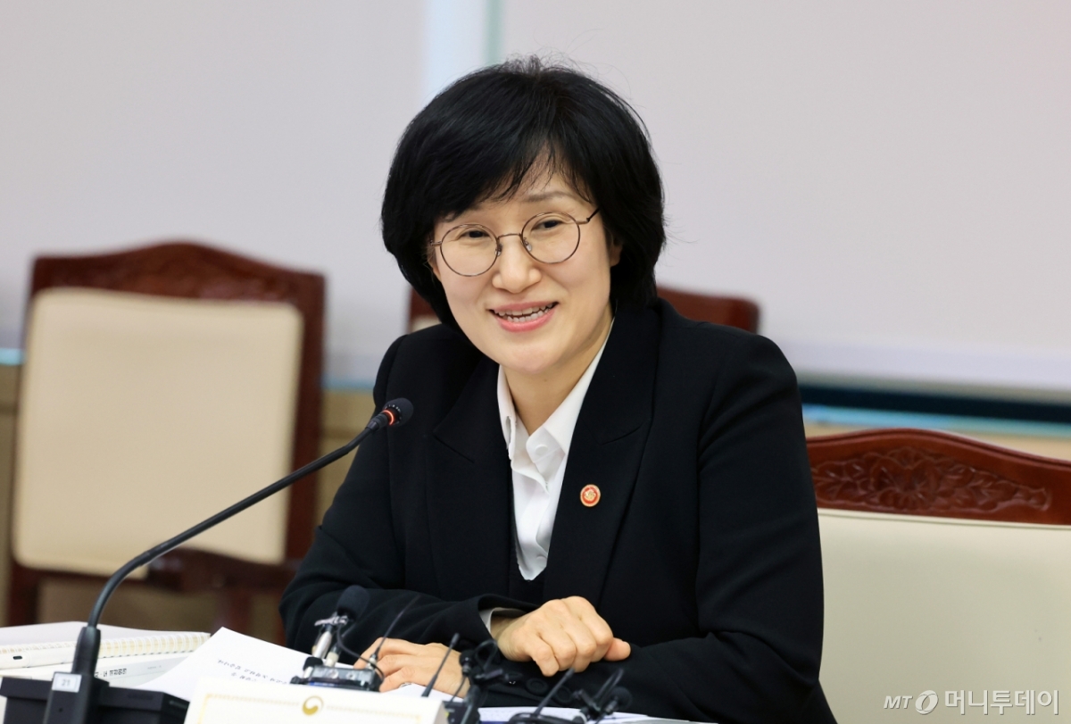 (서울=뉴스1) 임세영 기자 = 원민경 성평등가족부 장관이 4일 서울 종로구 정부서울청사에서 열린 2026년 성평등·청소년·가족정책 시·도 국장회의에서 모두발언을 하고 있다. 2026.3.4/뉴스1 Copyright © 뉴스1. All rights reserved. 무단 전재 및 재배포, AI학습 이용 금지. /사진=(서울=뉴스1) 임세영 기자