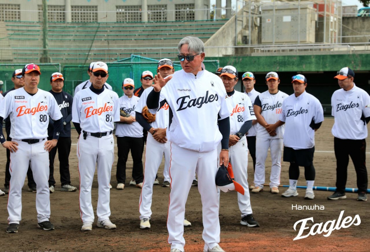 한화 이글스 김경문(가운데) 감독. /사진=한화 이글스 제공