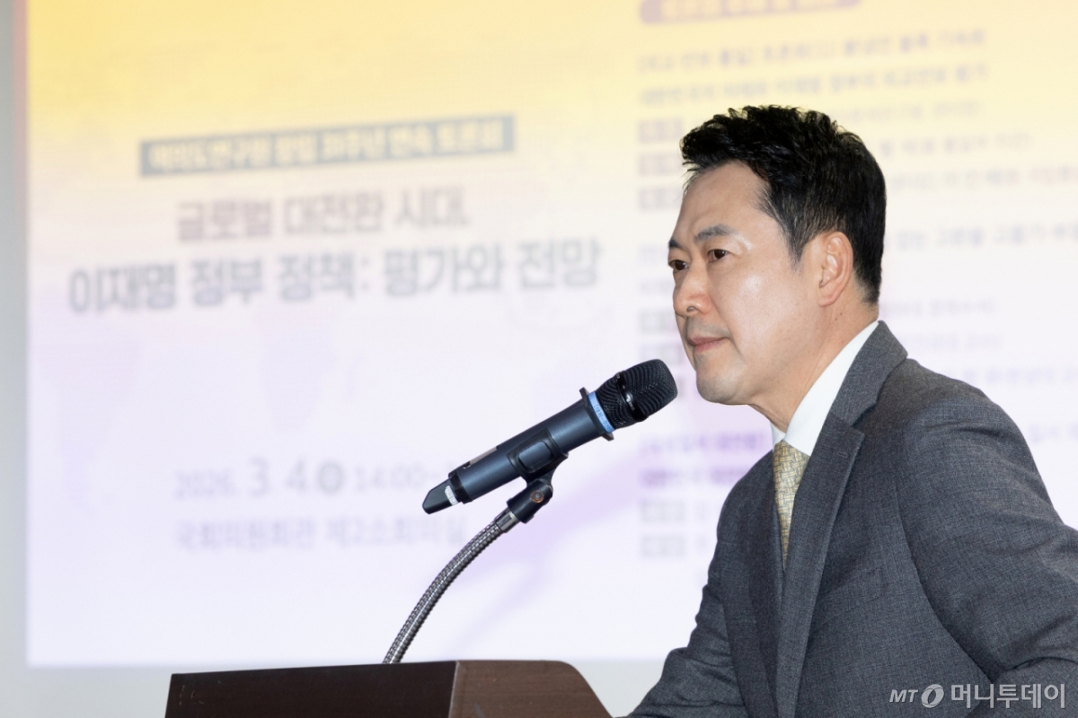 (서울=뉴스1) 이승배 기자 = 장동혁 국민의힘 대표가 4일 서울 여의도 국회 의원회관에서 열린 여의도연구원 창립 31주년, '글로벌 대전환 시대, 이재명 정부 정책: 평가와 전망' 토론회에서 인사말하고 있다. 2026.3.4/뉴스1  Copyright © 뉴스1. All rights reserved. 무단 전재 및 재배포,  AI학습 이용 금지. /사진=(서울=뉴스1) 이승배 기자