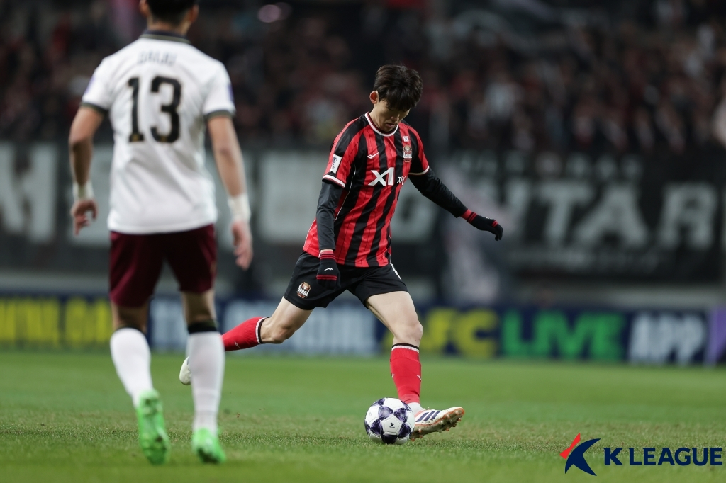 킥을 시도하는 이승모의 모습. /사진=한국프로축구연맹 제공